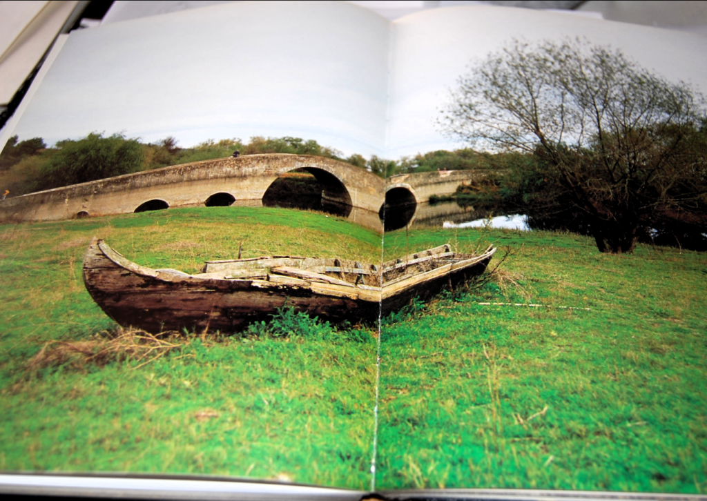 foto do livro com a ponte romana